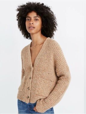 Madewell Tan Chunky V-Neck Cardigan. Size M